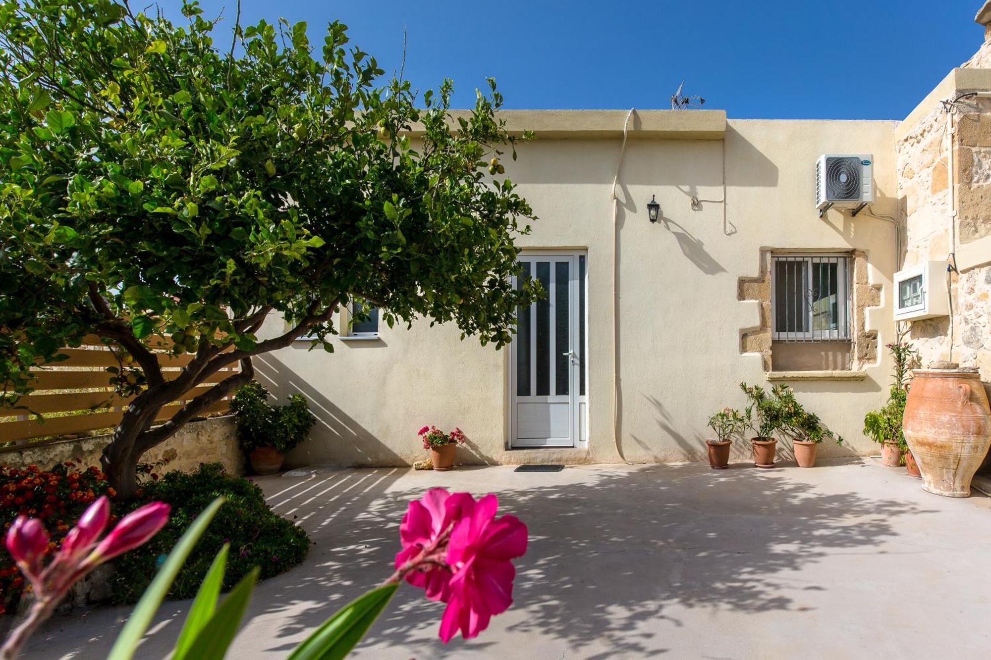 Eliana'S Stone House Apartment Benoudhiana Exterior photo
